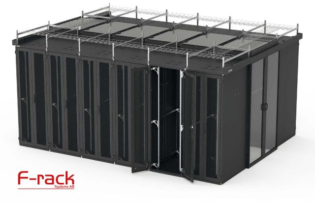 SZB IT Kall/varmgång med 47U B800xD1200mm serverrack WZ-IT-478012-55AA-2-161 med ventilerande dubbeldörrar & slätt tak över korridoren med kabelrännor. F-rack Systems