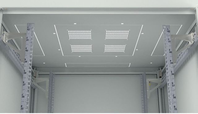 SZB IT 69AA 42U B800xD800mm med ventilerat tak och knockout plåt för kabelintag via taket, extra fläktpaket kan monteras vid behov. F-rack Systems