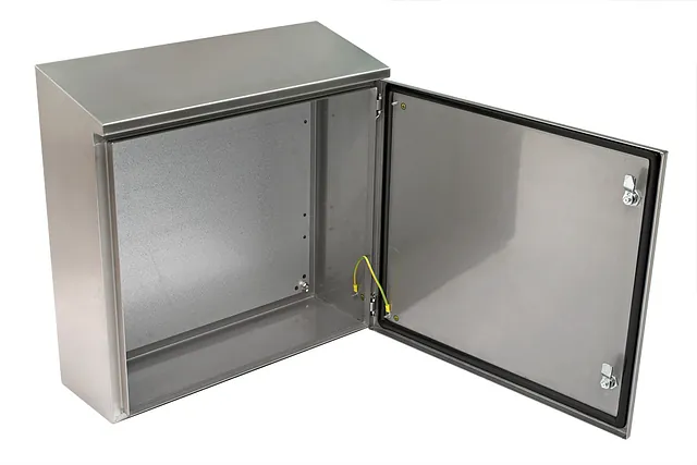 SWN INOX kundanpassad lösning H600xB600xD210mm med sluttande regntak. F-rack Systems